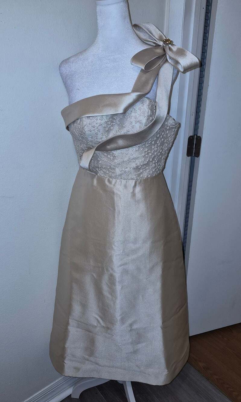 Lovelyn Champagne Gold One-Shoulder Formal Midi Dress with Bow and Lace Bodice